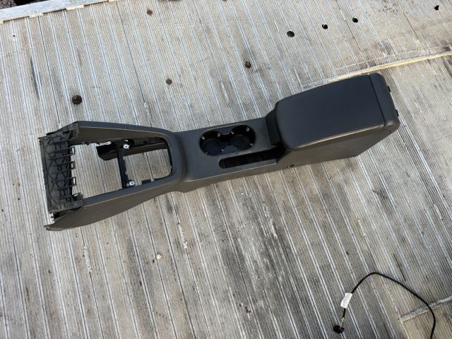 bontott VW JETTA Könyöklő