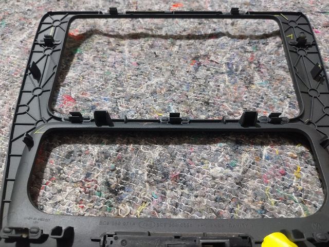 bontott VW JETTA Középkonzol Keret