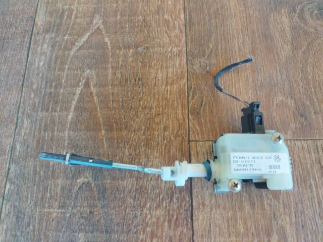 bontott VW JETTA Központizár Motor Tankajtó