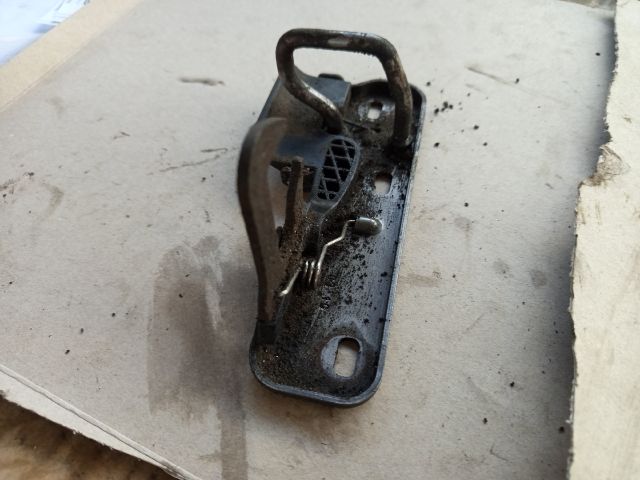 bontott VW JETTA Motorháztető Biztonsági Kampó