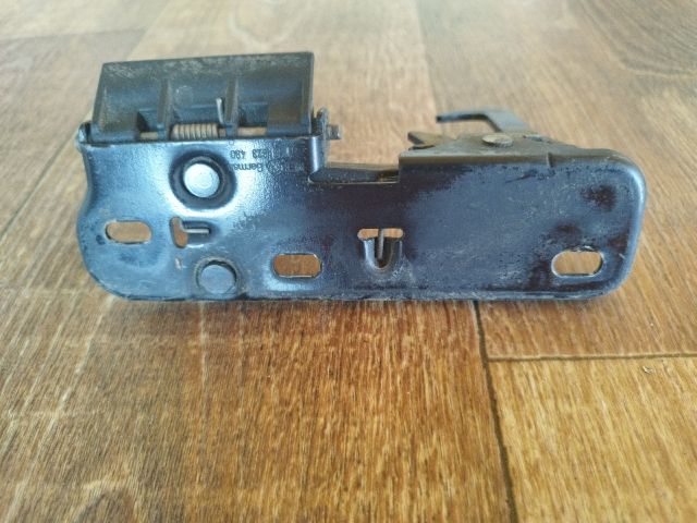 bontott VW JETTA Motorháztető Biztonsági Kampó