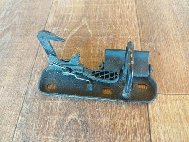 bontott VW JETTA Motorháztető Biztonsági Kampó