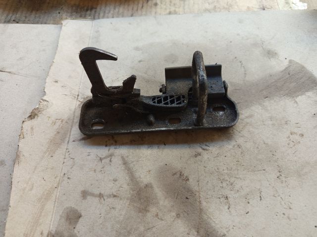 bontott VW JETTA Motorháztető Biztonsági Kampó