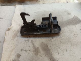 bontott VW JETTA Motorháztető Biztonsági Kampó