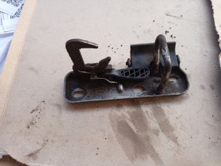 bontott VW JETTA Motorháztető Biztonsági Kampó