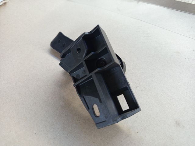 bontott VW JETTA Motorháztető Nyitó Kar / Gomb