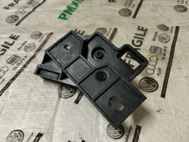 bontott VW JETTA Motorháztető Nyitó Kar / Gomb