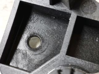 bontott VW JETTA Motorháztető Nyitó Kar / Gomb