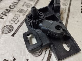 bontott VW JETTA Motorháztető Nyitó Kar / Gomb