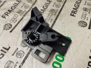 bontott VW JETTA Motorháztető Nyitó Kar / Gomb