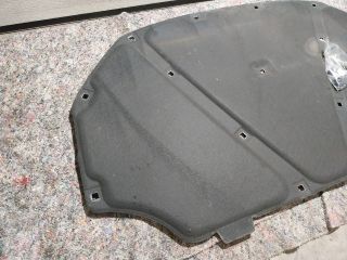 bontott VW JETTA Motorháztető Szigetelés