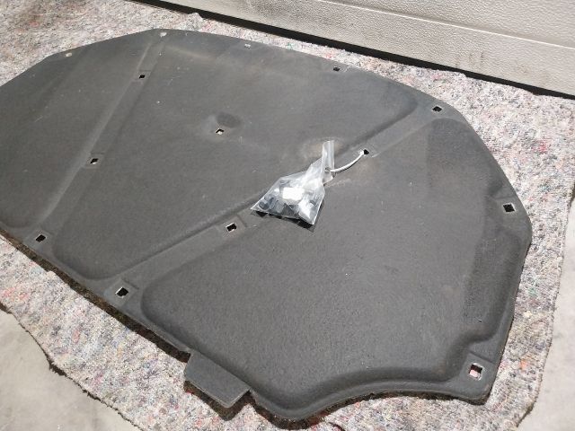 bontott VW JETTA Motorháztető Szigetelés