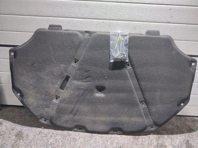 bontott VW JETTA Motorháztető Szigetelés