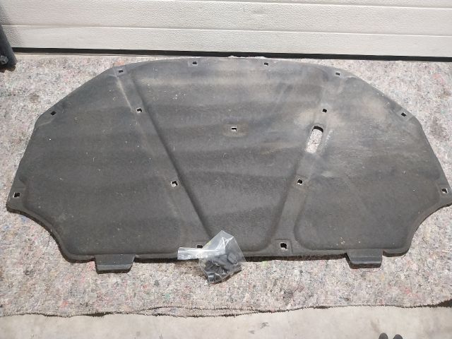 bontott VW JETTA Motorháztető Szigetelés