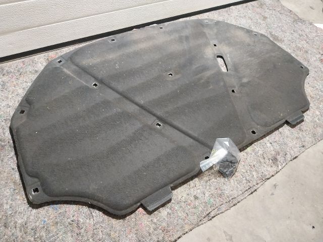 bontott VW JETTA Motorháztető Szigetelés