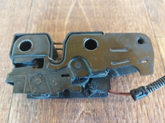 bontott VW JETTA Motorháztető Zárszerkezet