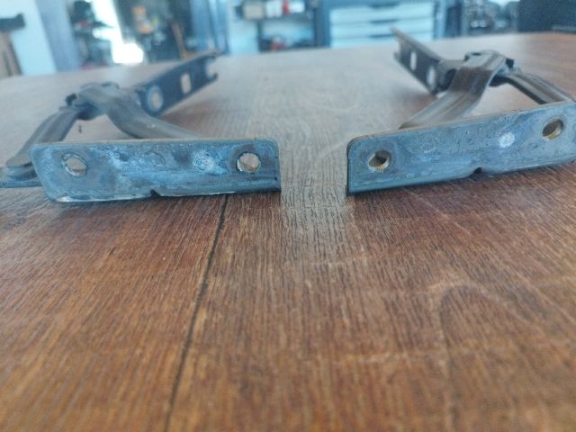 bontott VW JETTA Motorháztető Zsanér Pár