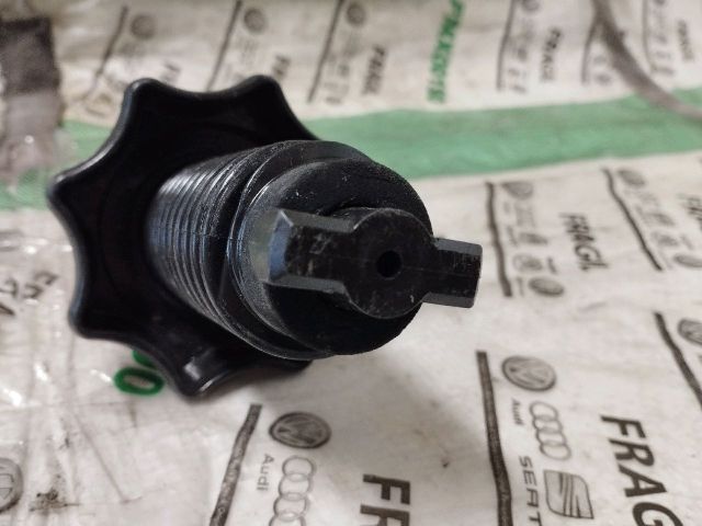 bontott VW JETTA Pótkerék Rögzítő