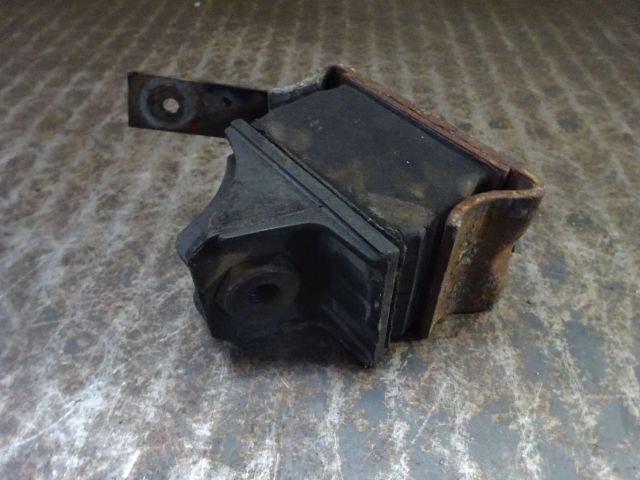 bontott VW LT Motor Tartó Bak (Pozíciófüggetlen)