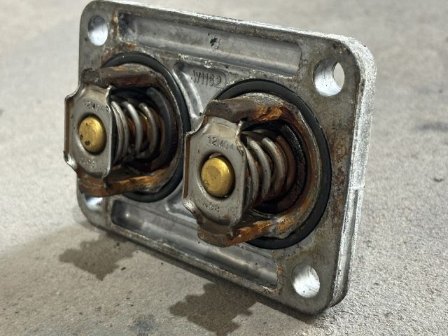 bontott VW LT Termosztátház