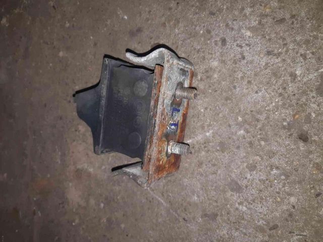 bontott VW LT Motor Tartó Bak Jobb