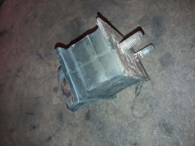 bontott VW LT Motor Tartó Bak Jobb