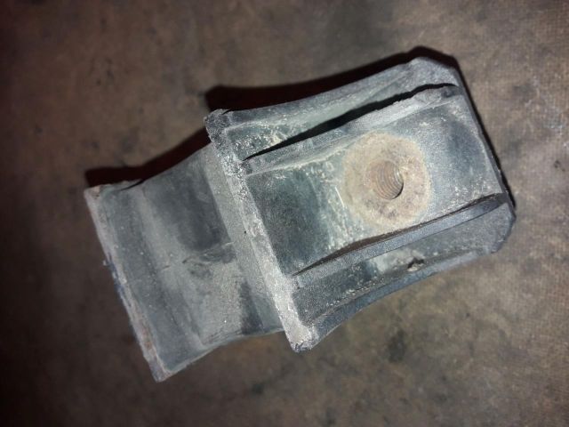 bontott VW LT Motor Tartó Bak Jobb