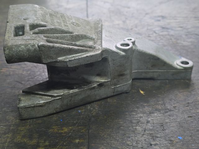 bontott VW LUPO Motor Tartó Bak (Pozíciófüggetlen)