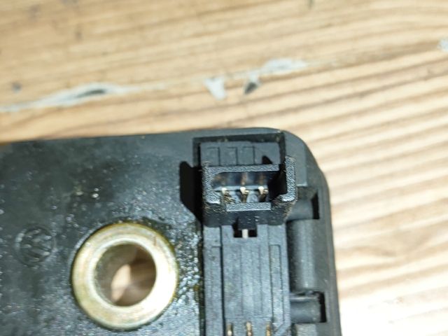 bontott VW LUPO Csomagtérajtó Zárszerkezet