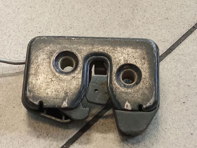 bontott VW LUPO Csomagtérajtó Zárszerkezet