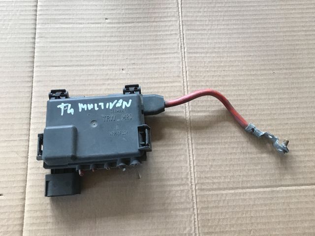 bontott VW MULTIVAN Biztosítéktábla Motortér