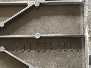 bontott VW MULTIVAN Biztosítéktábla Motortér