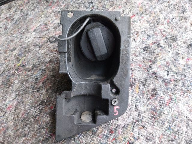 bontott VW MULTIVAN Tankbetöltő Cső Burkolat