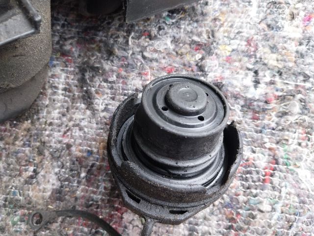 bontott VW MULTIVAN Tankbetöltő Cső Burkolat