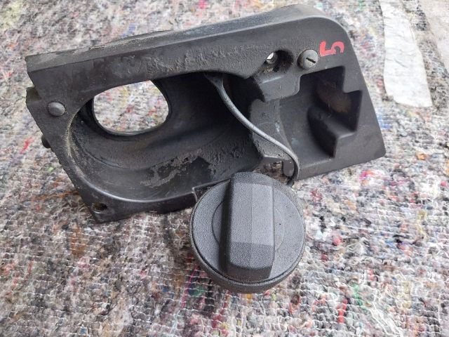 bontott VW MULTIVAN Tankbetöltő Cső Burkolat