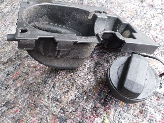 bontott VW MULTIVAN Tankbetöltő Cső Burkolat