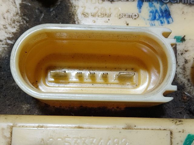 bontott VW MULTIVAN Üzemanyag Szivattyú