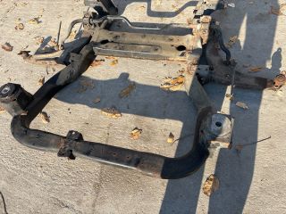 bontott VW MULTIVAN Első Bölcső