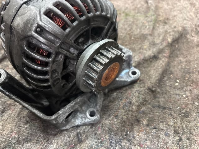 bontott VW MULTIVAN Generátor