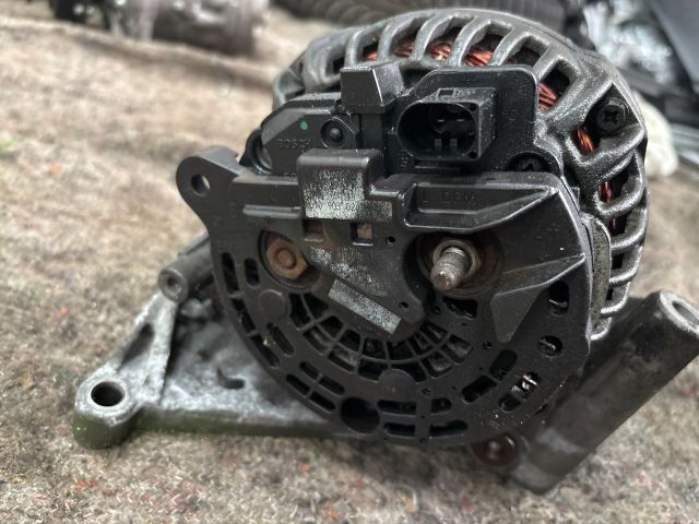 bontott VW MULTIVAN Generátor