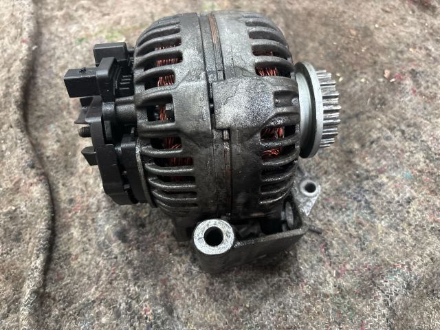 bontott VW MULTIVAN Generátor