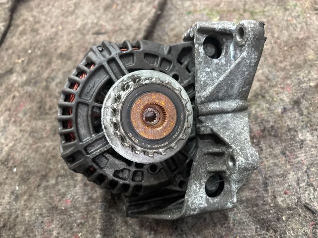 bontott VW MULTIVAN Generátor