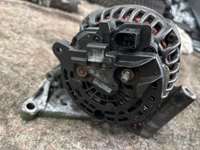 bontott VW MULTIVAN Generátor