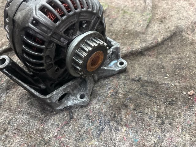 bontott VW MULTIVAN Generátor