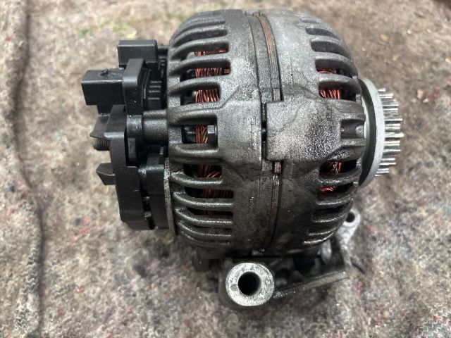 bontott VW MULTIVAN Generátor