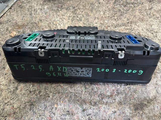 bontott VW MULTIVAN Kilométeróra