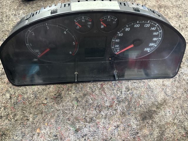 bontott VW MULTIVAN Kilométeróra