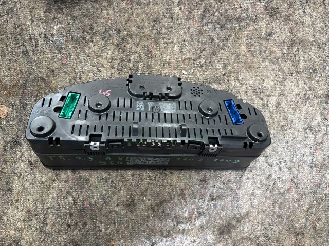 bontott VW MULTIVAN Kilométeróra