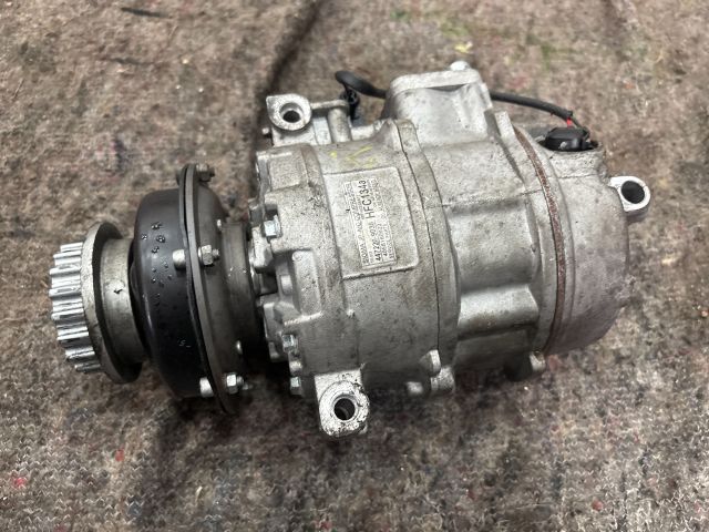 bontott VW MULTIVAN Klímakompresszor