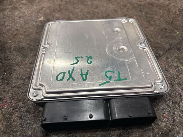 bontott VW MULTIVAN Motorvezérlő